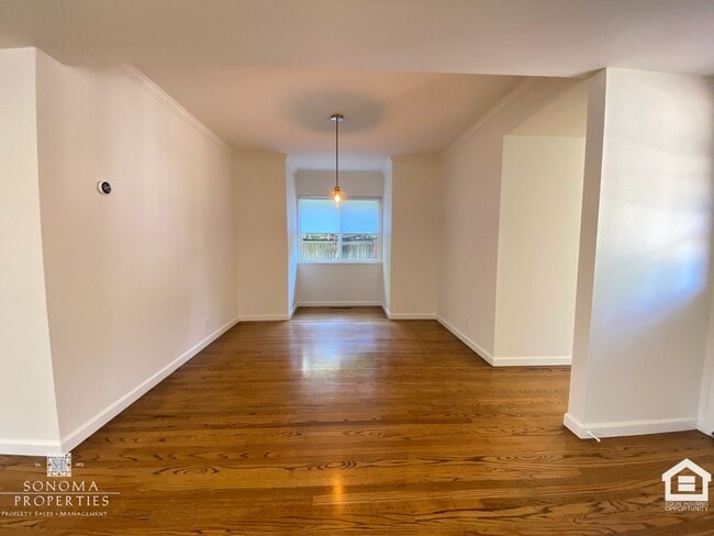 Building Photo - Charming 2bd/2ba House in Downtown Sonoma!