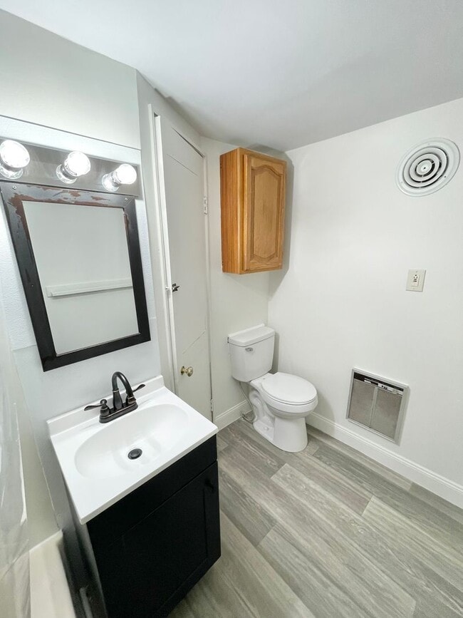 Building Photo - 20 Latham Ct