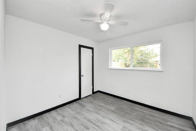 Building Photo - 4015 Lufborough Dr