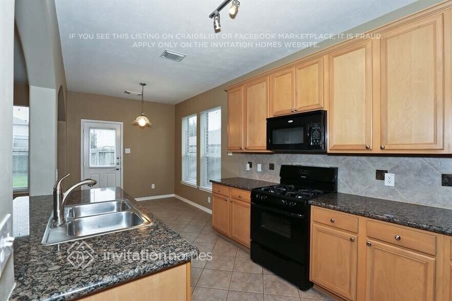 Building Photo - 17043 Sperry Landing Dr