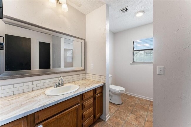 Building Photo - 153 Halleck Ln