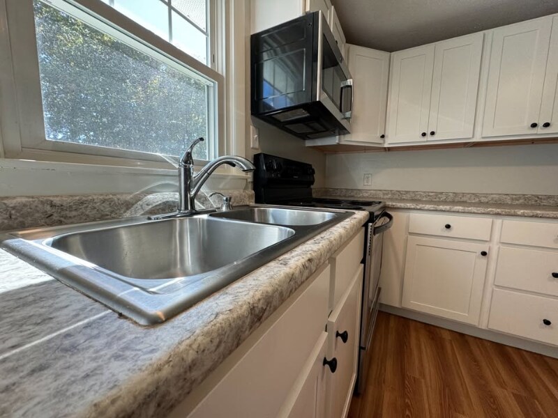 Building Photo - 98 Burnell Dr