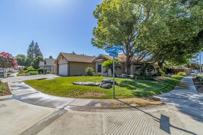 Building Photo - 407 Hoover Ave