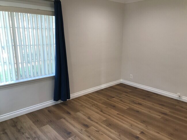 Building Photo - 2527 El Paseo