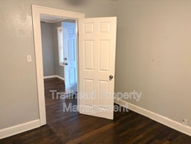 Building Photo - 2911 N Walnut St