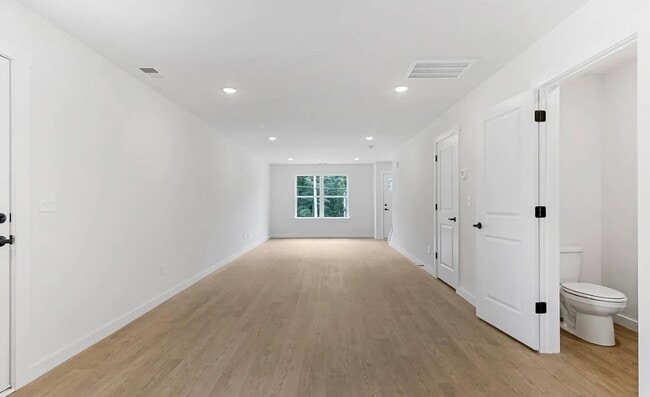 Building Photo - Brand New Duplex Available Now!