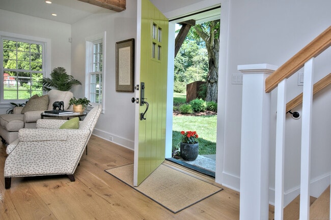 Building Photo - 55 Kings Hwy N