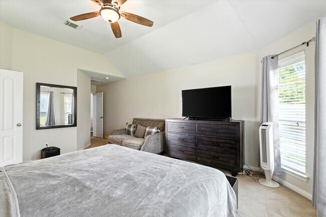 Building Photo - 16626 Bluefin St