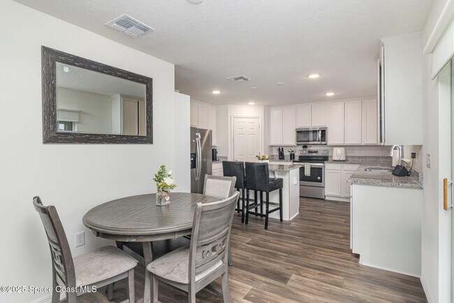 Building Photo - 1043 Corbin Cir SW