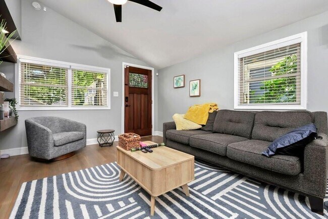 Building Photo - 677 Holmes St NW