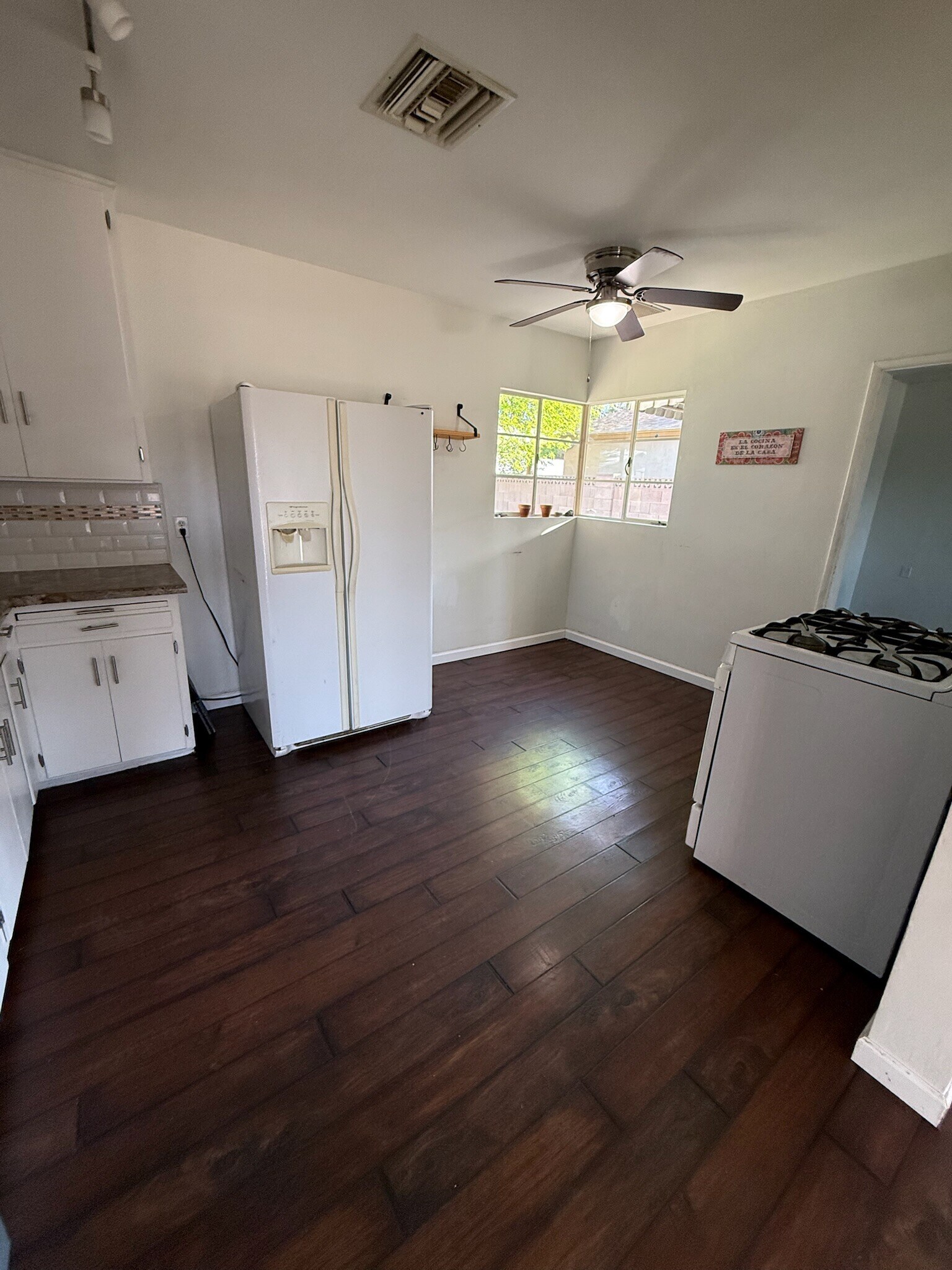 Building Photo - 1634 E 12th St