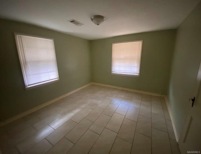 Building Photo - 508 Glenmore Rd