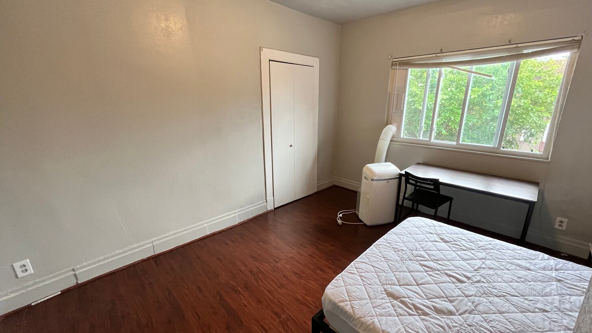 Building Photo - 5847 Nicholson St