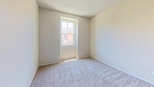 Building Photo - 40186 Birchfield Dr