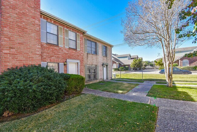 Building Photo - 4022 Belle Park Dr