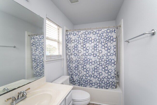 Building Photo - 2322 Cool Springs Ln