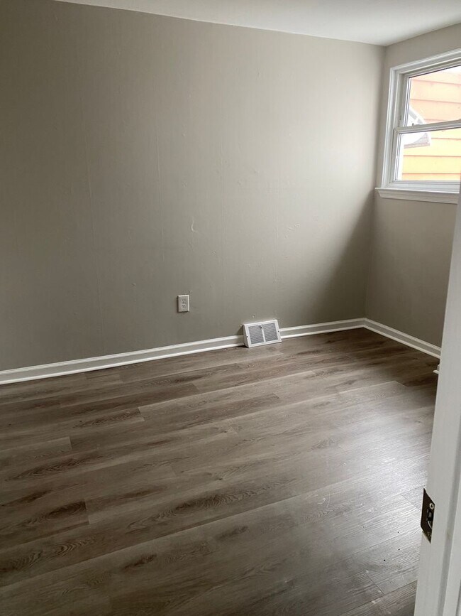 Building Photo - House for Rent in Chester
