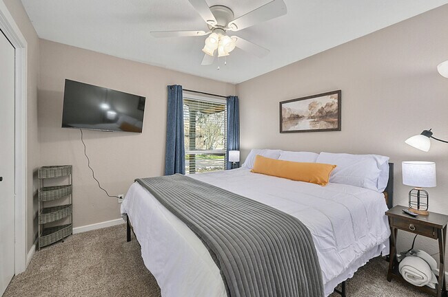 Building Photo - 1409 Clement Ct