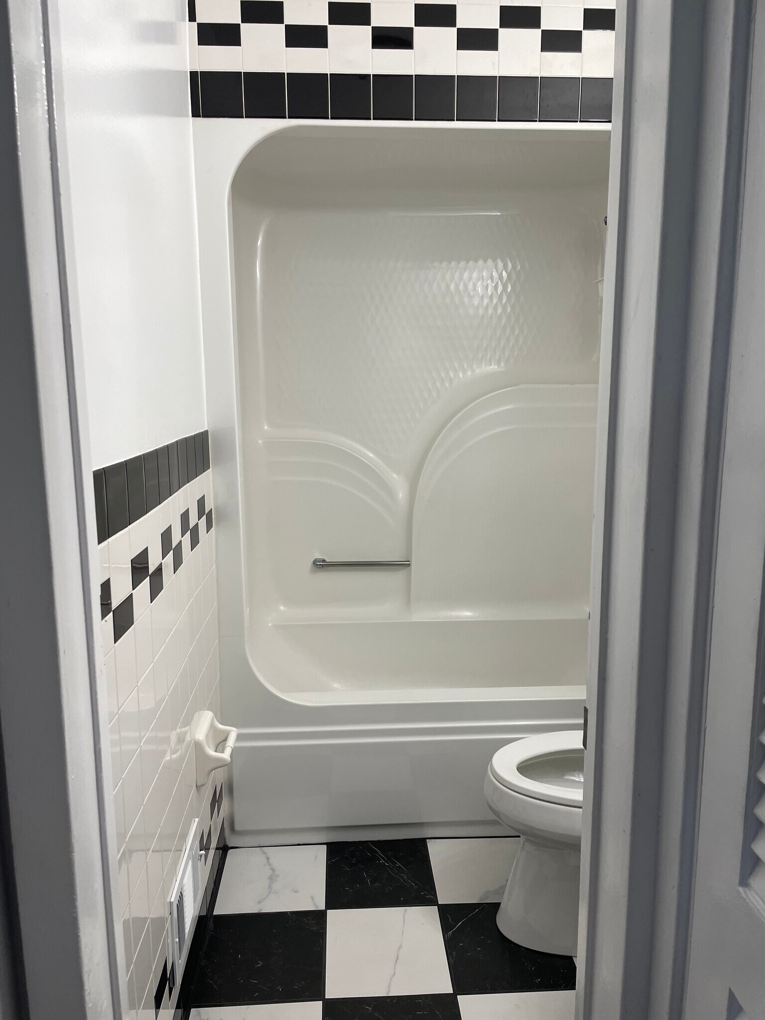 Building Photo - 4409 Cavelle Ave