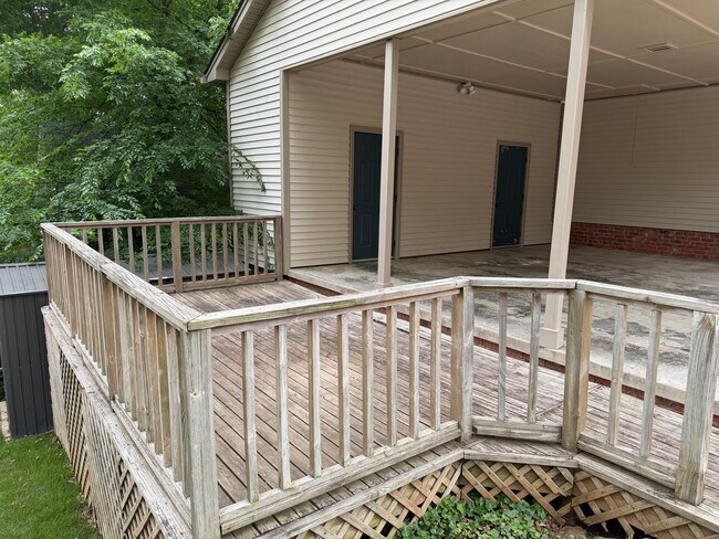 Building Photo - St. Charles Neighborhood!