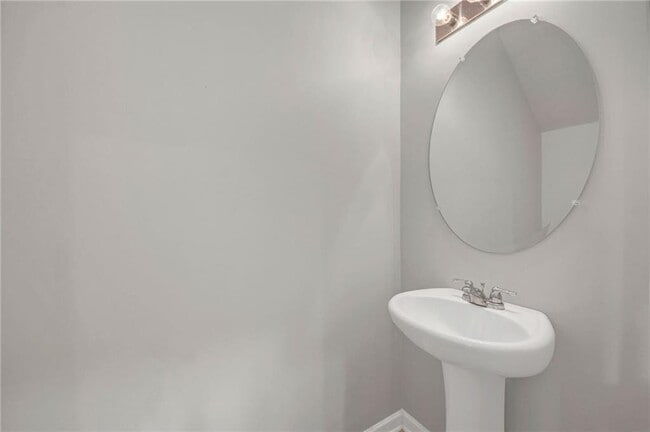 Building Photo - 2488 Piering Dr