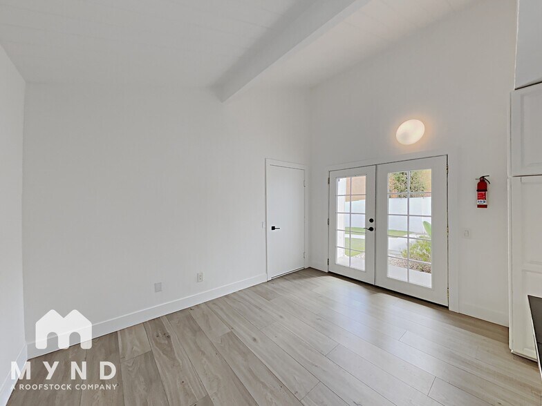 Building Photo - 13942 Mango Dr
