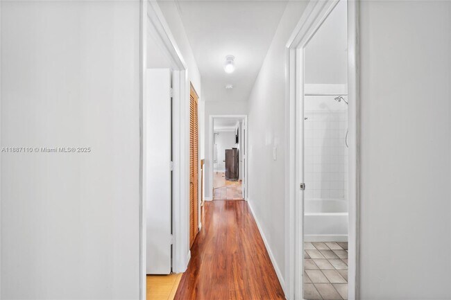 Building Photo - 9883 SW 118th Pl