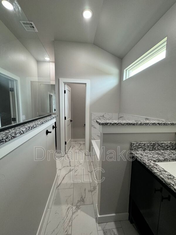 Building Photo - 869 Apple Blossom Wy