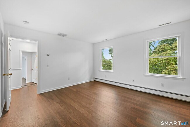 Building Photo - 18 Windy Knolls