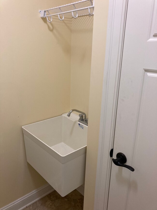 Building Photo - 2539 Greenport Dr