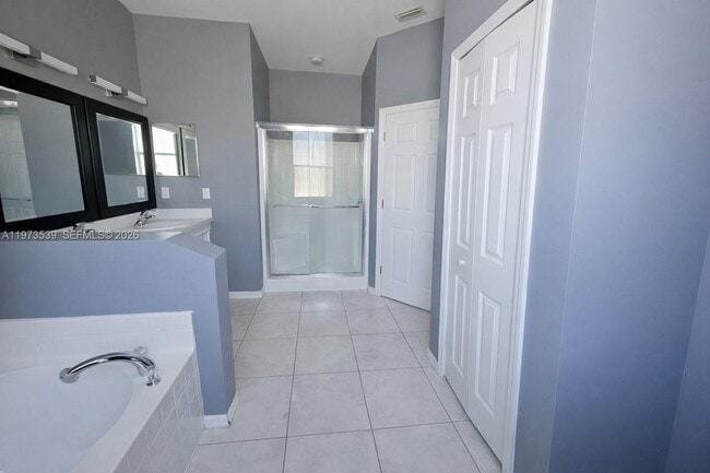 Building Photo - 2502 W 10th St