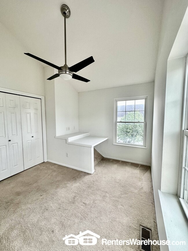 Building Photo - 1250 SE Village View Ln