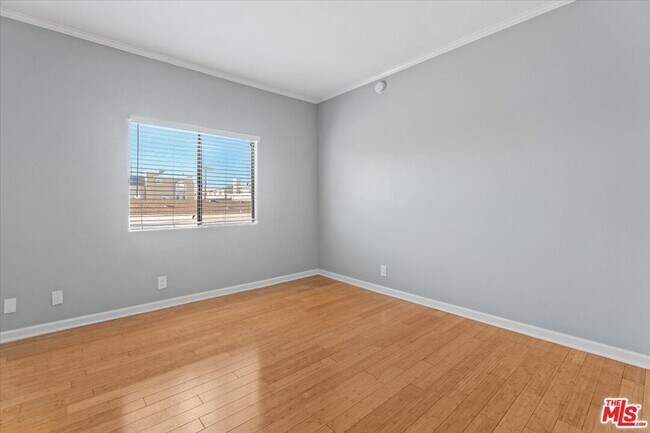 Building Photo - 11827 Goshen Ave