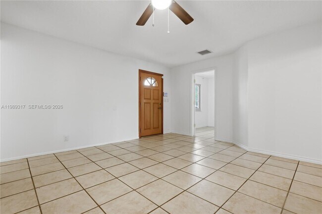 Building Photo - 4512 SW 27th Terrace