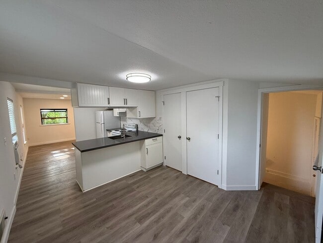 Building Photo - Spacious 3BR + Loft | 2.5BA | Large Yard |...