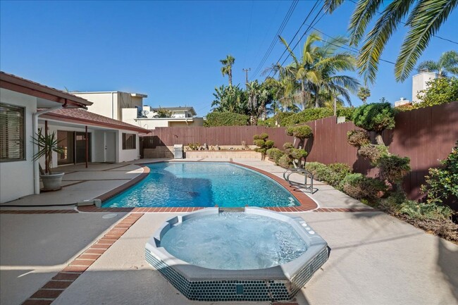 Building Photo - Sprawling Mid-Century Home with Pool in La...