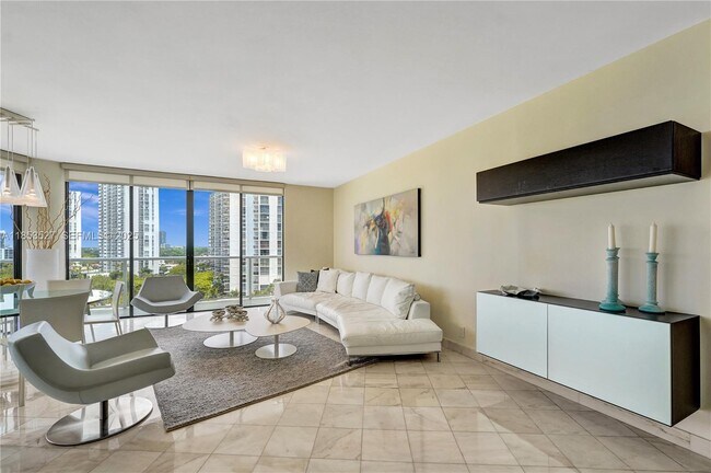 Building Photo - 20281 E Country Club Dr