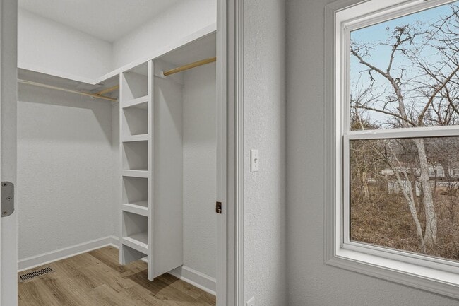 Building Photo - 325 Houghton St