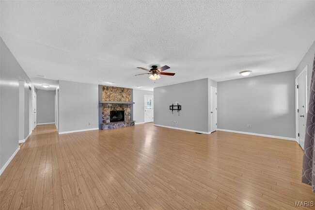 Building Photo - 3909 Golden Hills Dr