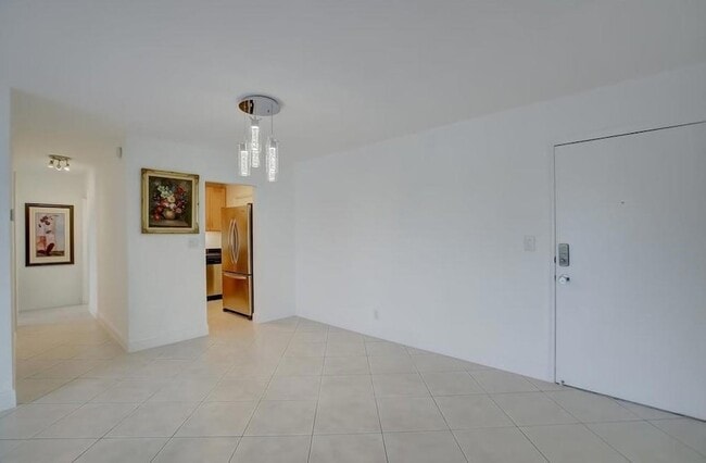 Building Photo - 3040 NE 16th Ave