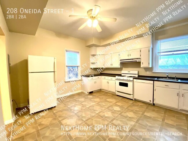 Building Photo - Great 2 bedroom,1-1/2 bath home with laund...