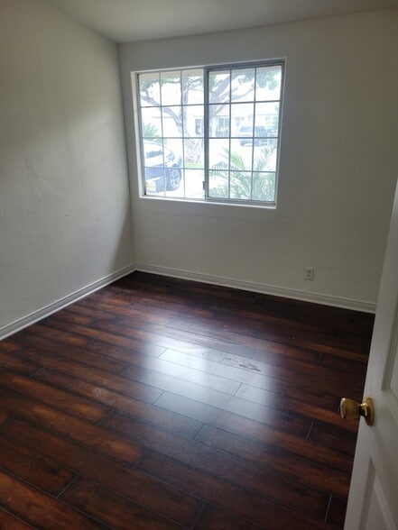 Building Photo - 1305 N Fenimore Ave