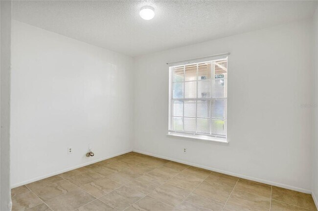 Building Photo - 117 Reserve Cir