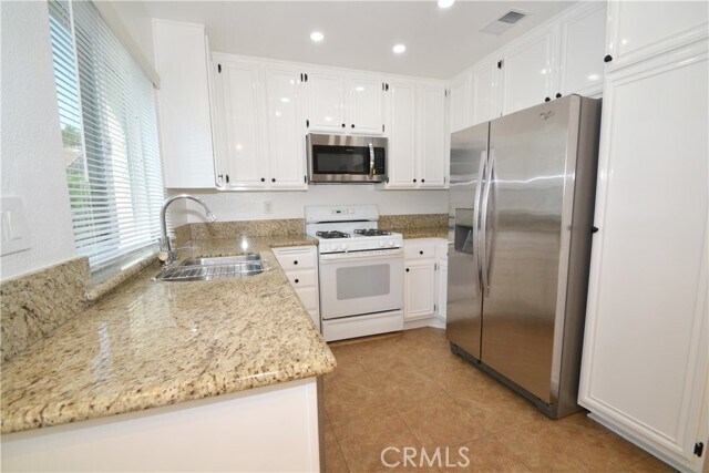 Building Photo - 2615 Plaza del Amo