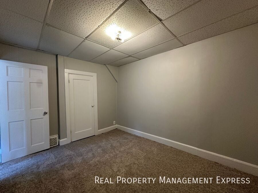 Building Photo - 1 Bedroom 1 Bathroom Unit in Sioux Falls