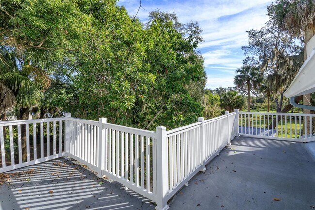 Building Photo - Mid term historic furnished rental