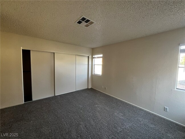 Building Photo - 634 Freeburg Pl