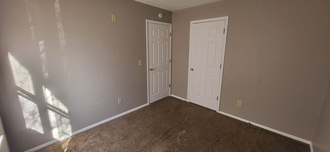 Building Photo - 4 Bedrooms! 2 Bathrooms! Updated! $1295!