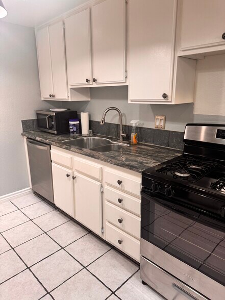 Kitchen - 2120 El Domingo Cir