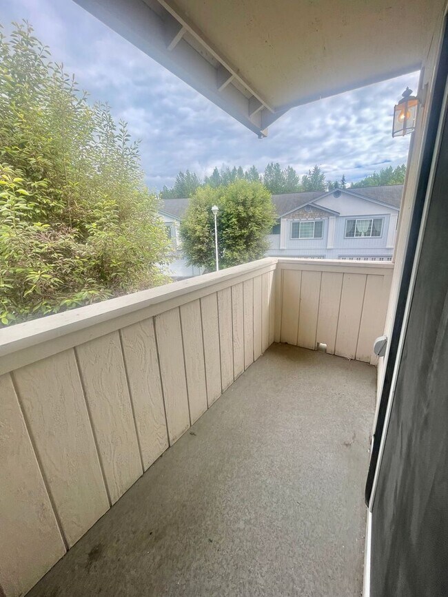 Building Photo - Condo Close to base! 3 bed/2bath/2car garage, Available now!